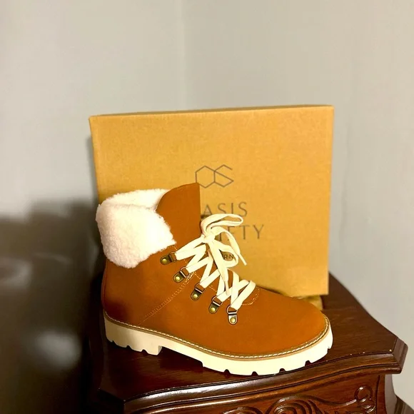 NIB Cognac Sherling trim lug lace up boot - Picture 1 of 12